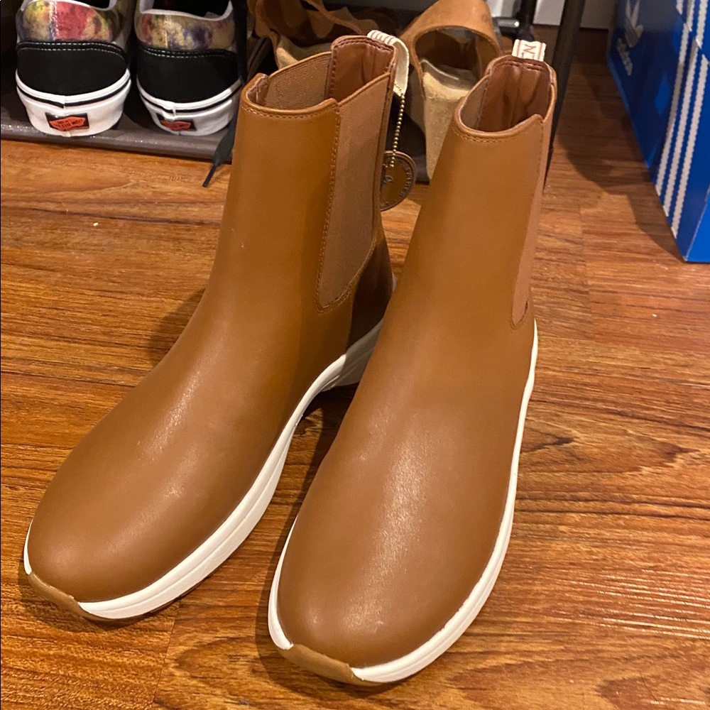 Ralph Lauren NEW rylee water resistant leather sneaker Chelsea Boots size 7.5